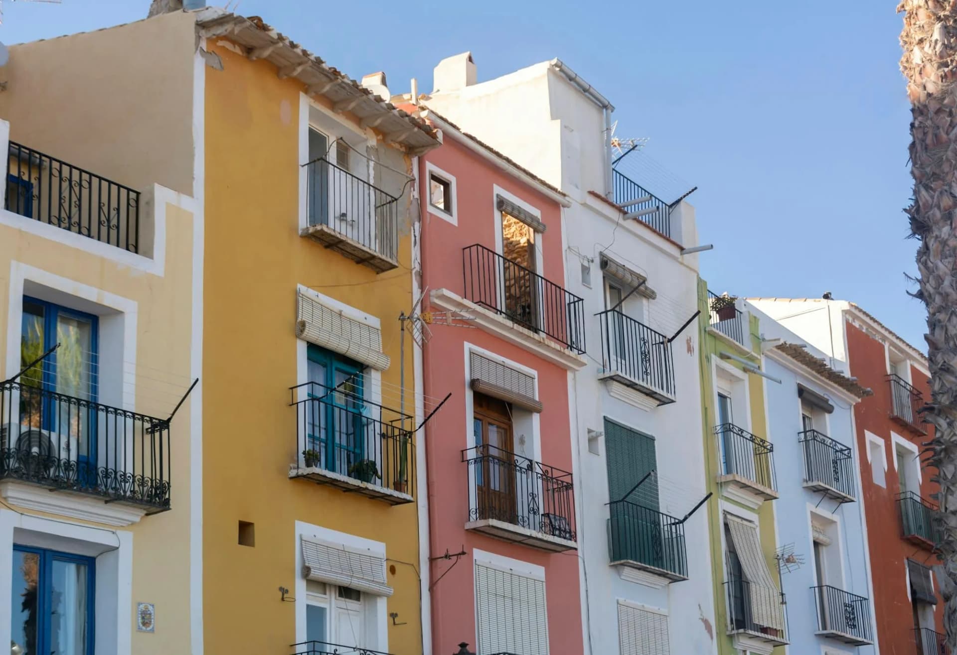 Fachadas de colores del casco antiguo de Villajoyosa