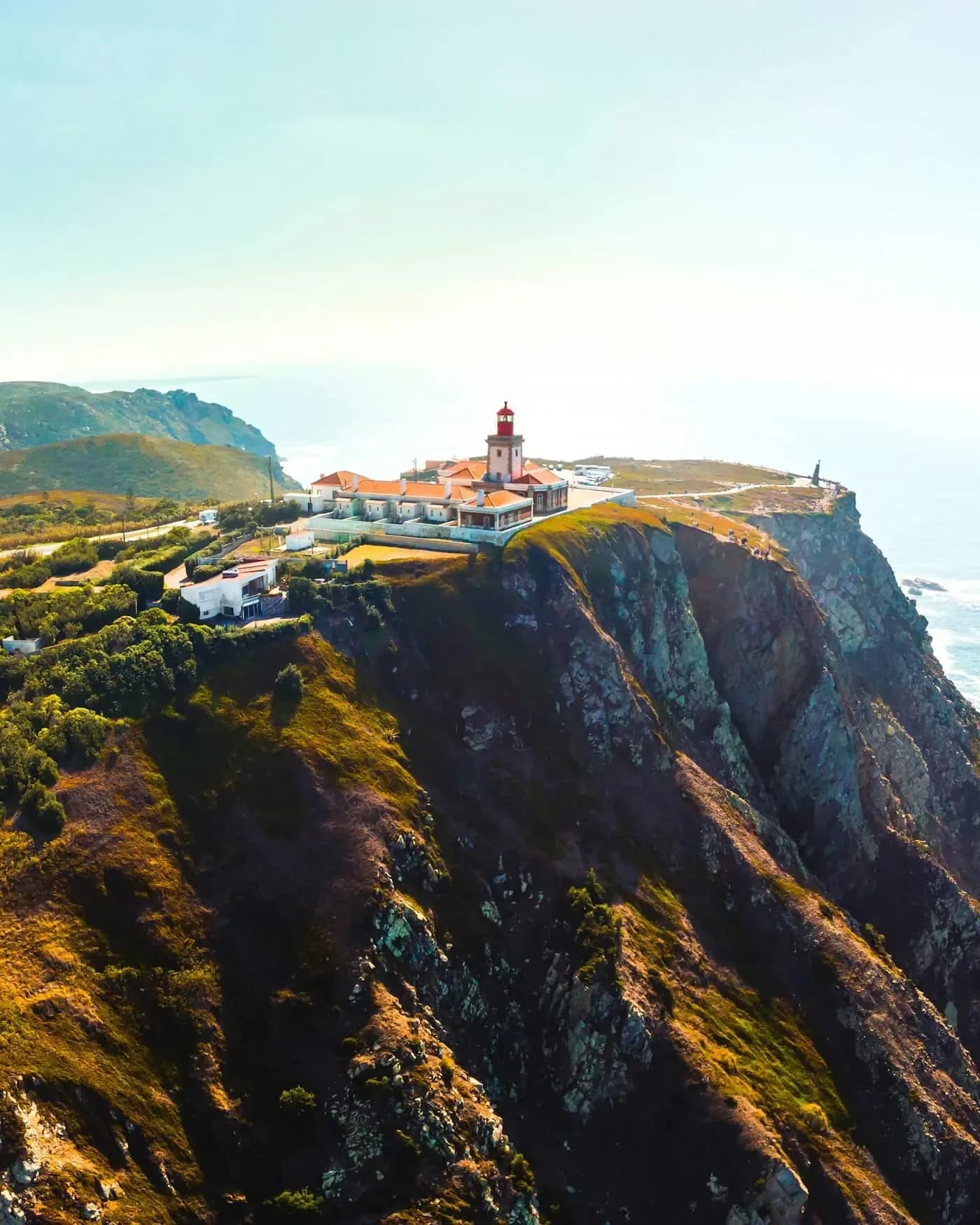 Historischer Wachturm am Meer